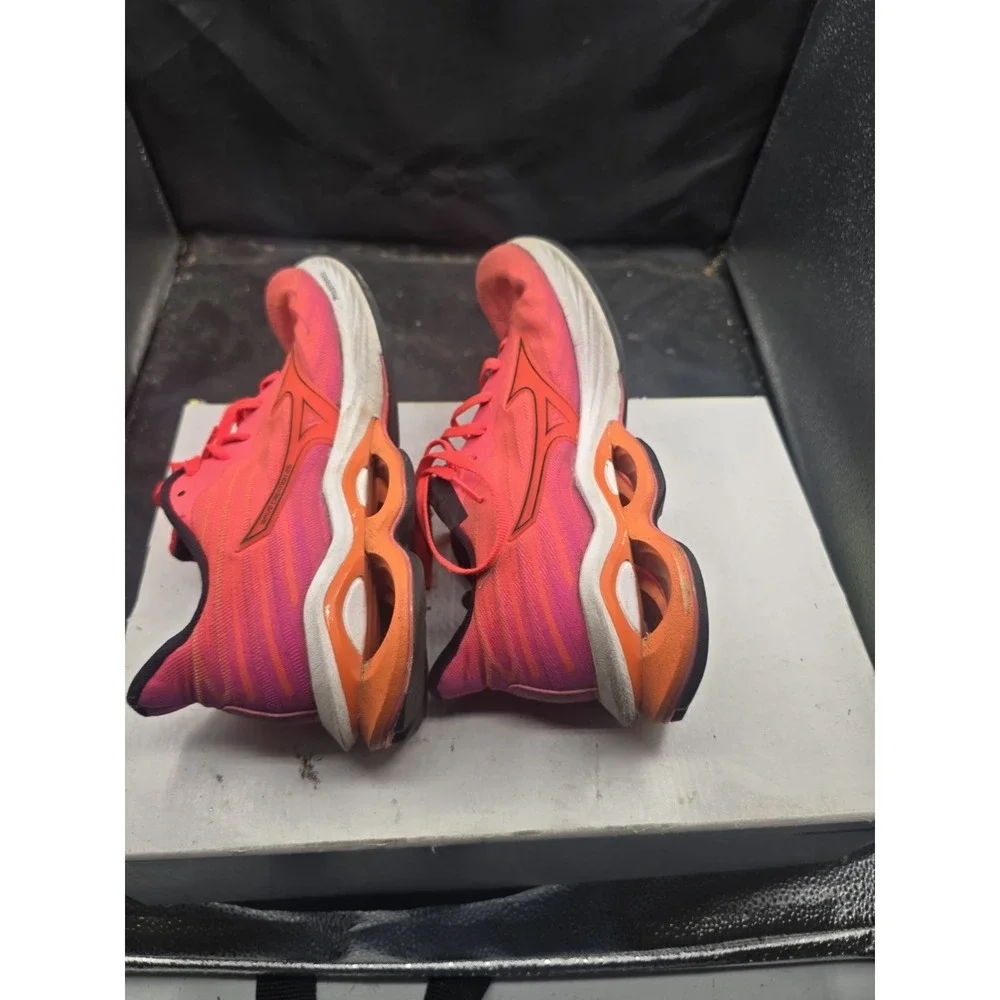 Womens Mizuno Wave Creation 25 - US size‎ 8.5 Fire Pink / Wht - Brand New